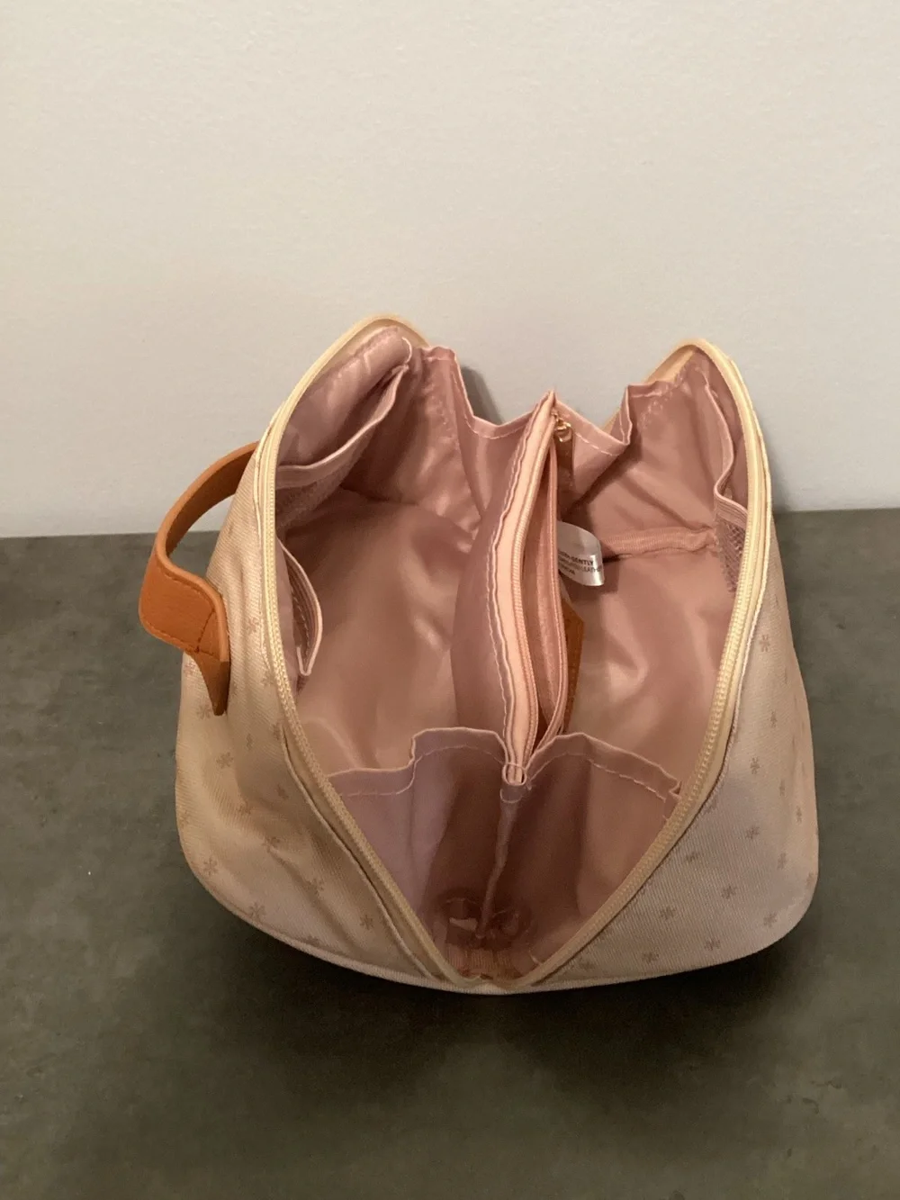 Erin Condren Travel Case with Tan Handle and Star Print